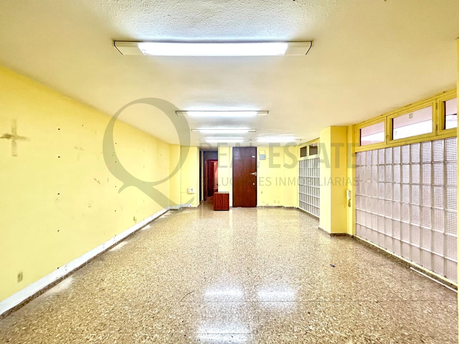 Kontor til salgs i Alicante by - € 95 000 (Ref: 9815870)