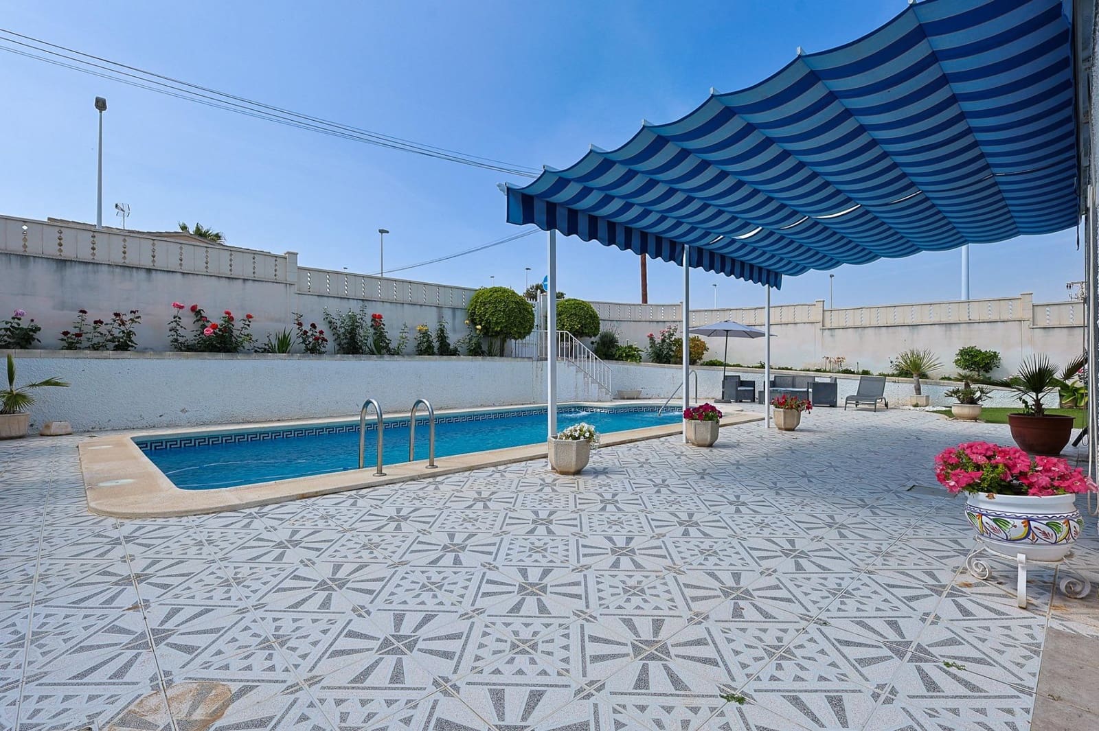 3 soveværelse Villa til salg i Arenales del Sol med swimmingpool garage - € 495.000 (Ref: 9820538)