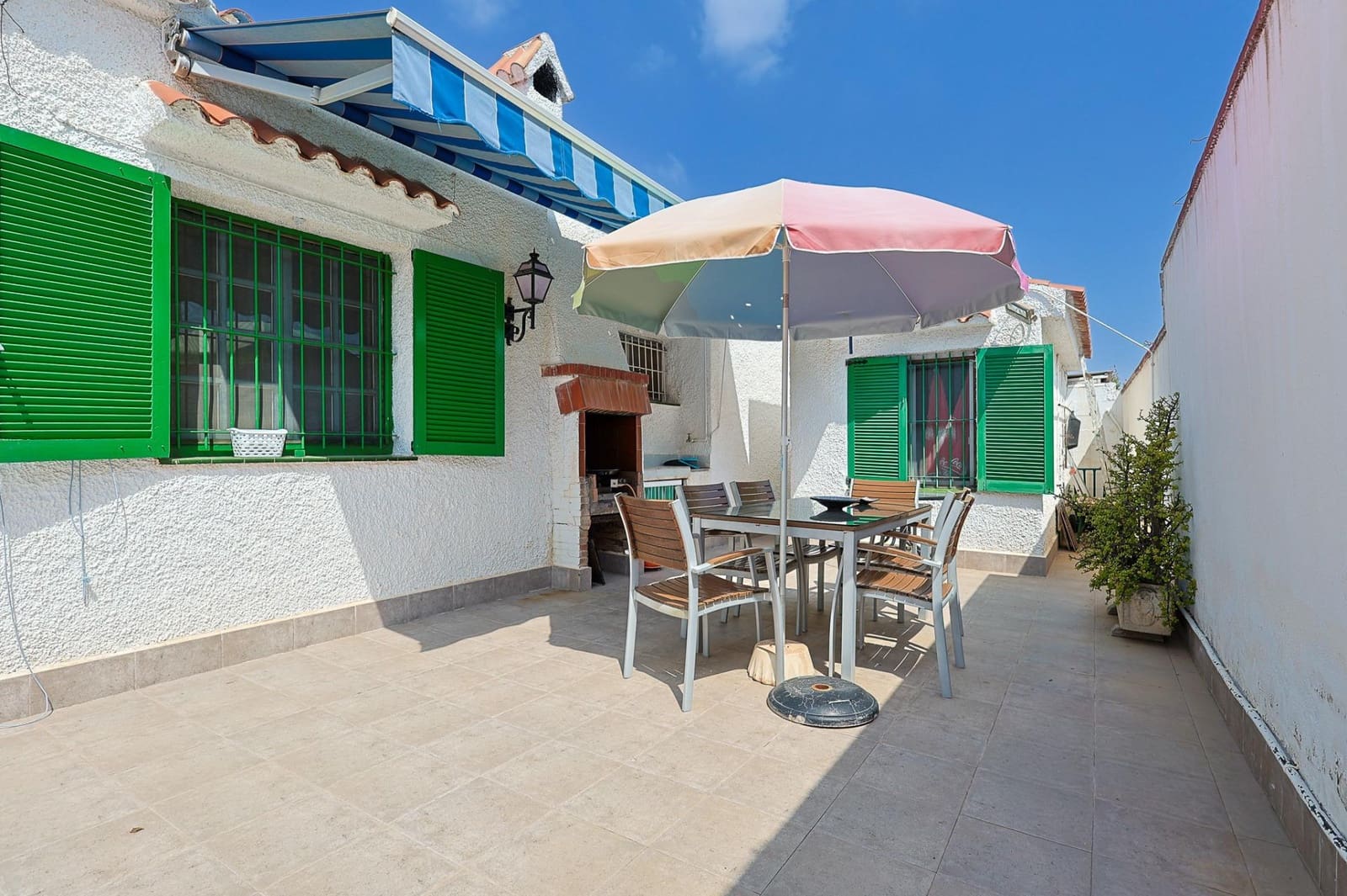3 soveværelse Villa til salg i Arenales del Sol med swimmingpool garage - € 495.000 (Ref: 9820538)