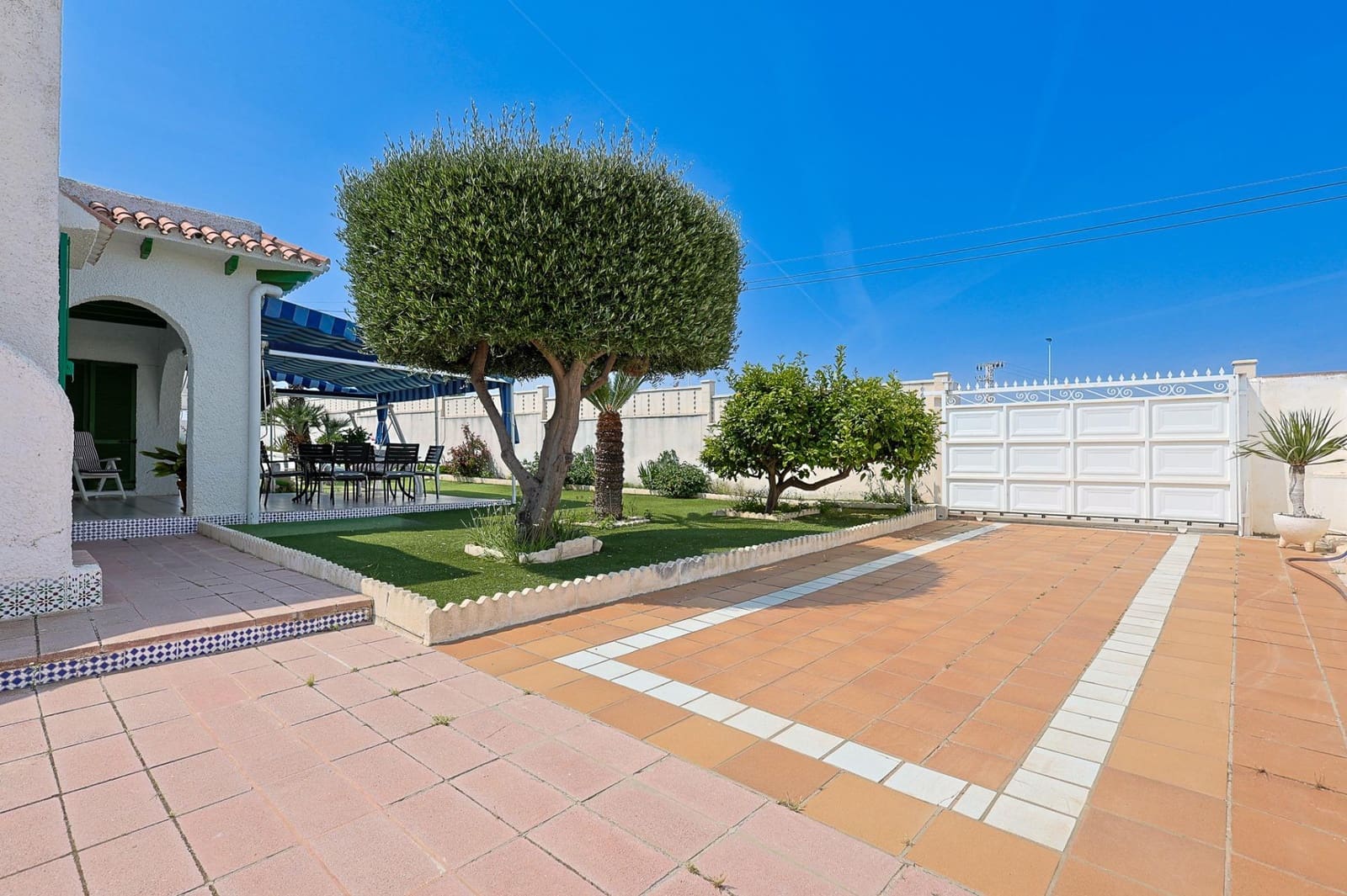3 soveværelse Villa til salg i Arenales del Sol med swimmingpool garage - € 495.000 (Ref: 9820538)