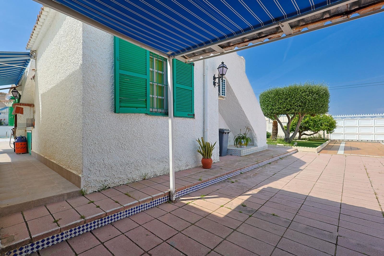 3 soveværelse Villa til salg i Arenales del Sol med swimmingpool garage - € 495.000 (Ref: 9820538)