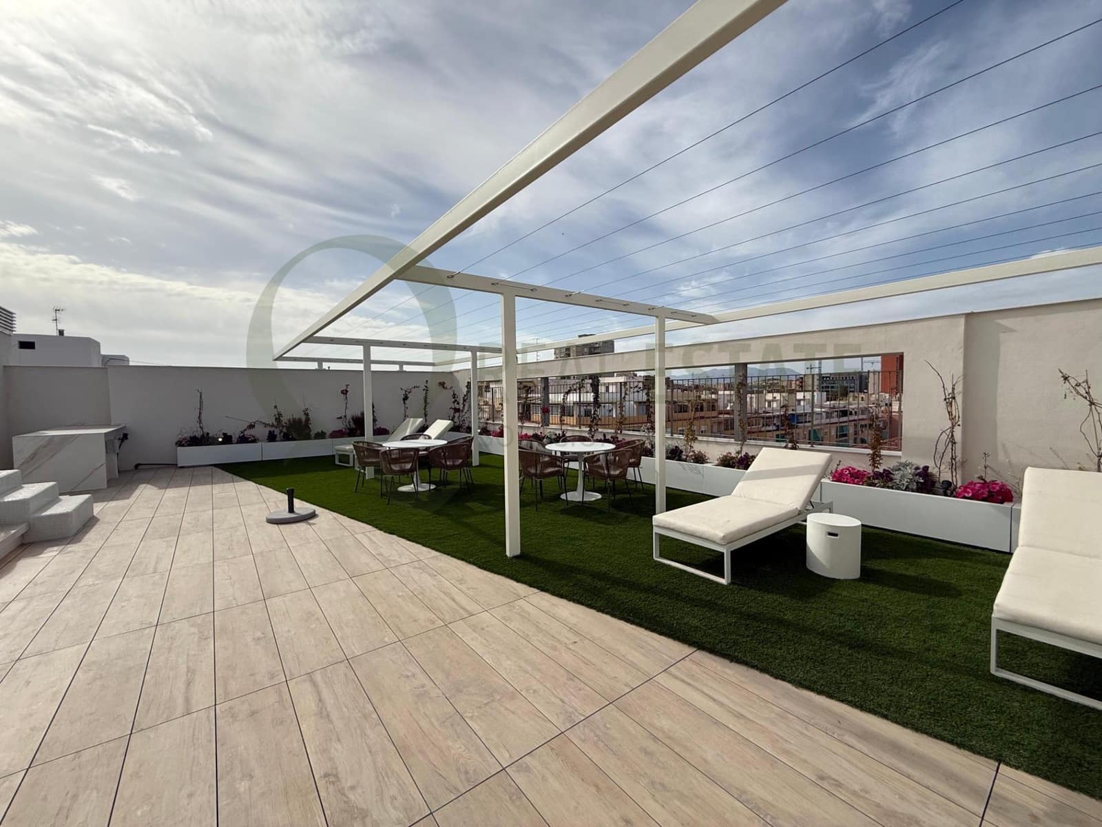 2 Zimmer Wohnung zu vermieten in Alicante / Alacant Stadt mit Pool Garage - 1.450 € (Ref: 9829190)