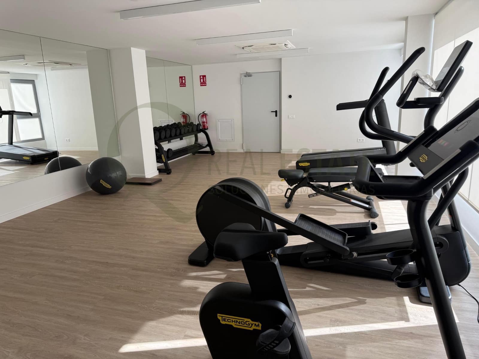 2 Zimmer Wohnung zu vermieten in Alicante / Alacant Stadt mit Pool Garage - 1.450 € (Ref: 9829190)