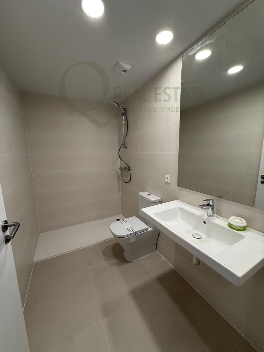 2 bedroom Flat for rent in Alicante / Alacant city with pool garage - € 1,450 (Ref: 9829190)