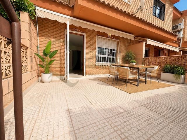 5 soveværelse Rækkehus til salg i Playa de San Juan, Alicante by med swimmingpool garage - € 499.000 (Ref: 9831565)