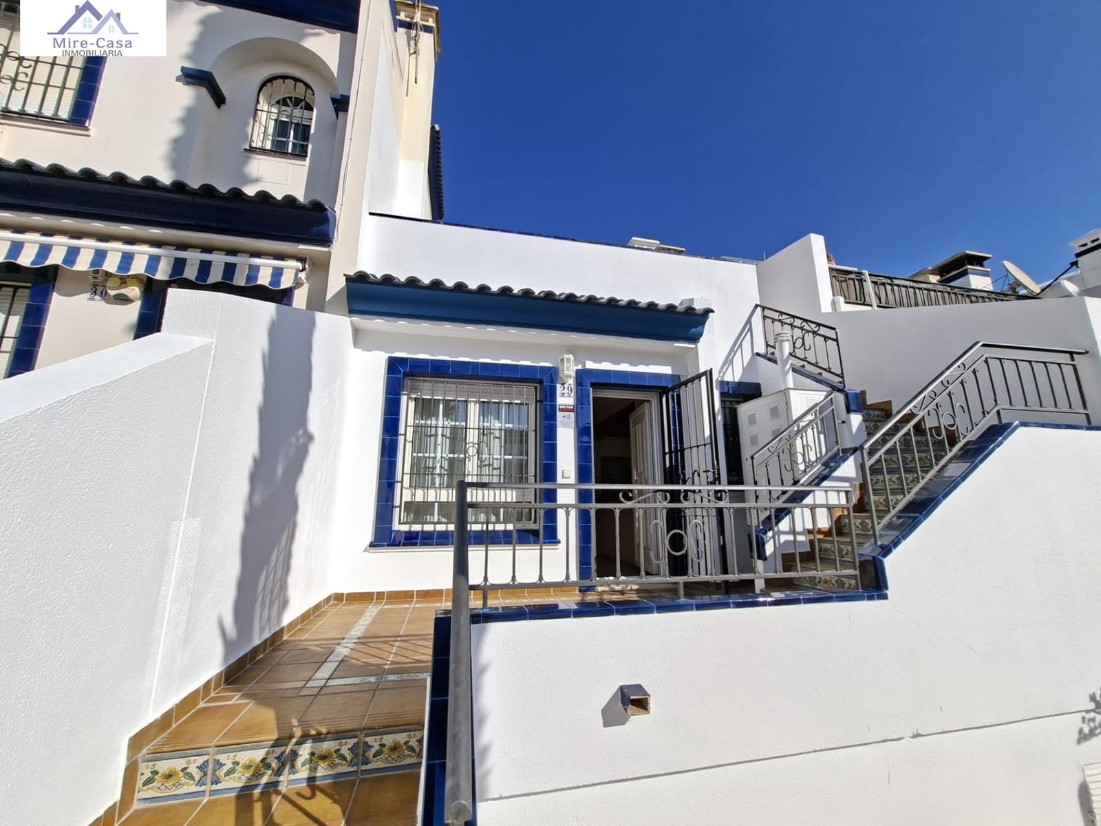 2 makuuhuone Bungalow myytävänä paikassa Orihuela Costa mukana uima-altaan - 229 000 € (Ref: 10032142)