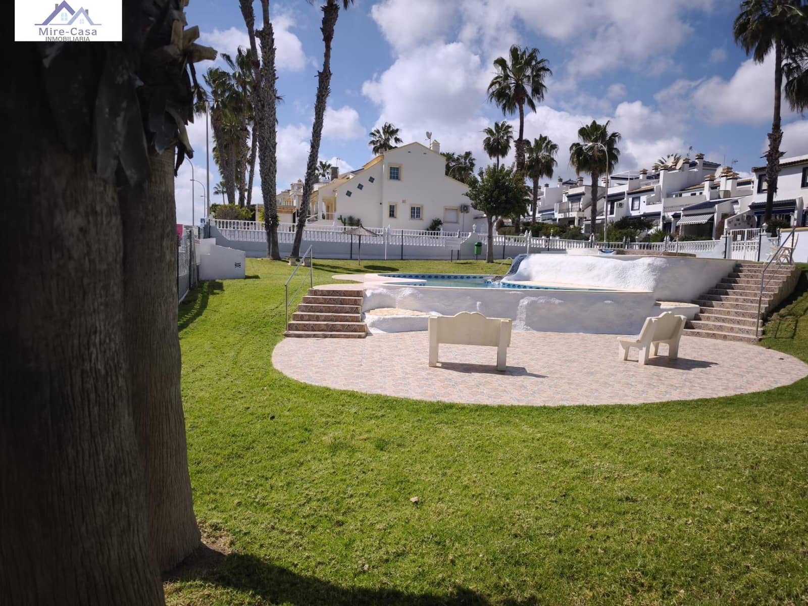 2 makuuhuone Bungalow myytävänä paikassa Orihuela Costa mukana uima-altaan - 229 000 € (Ref: 10032142)