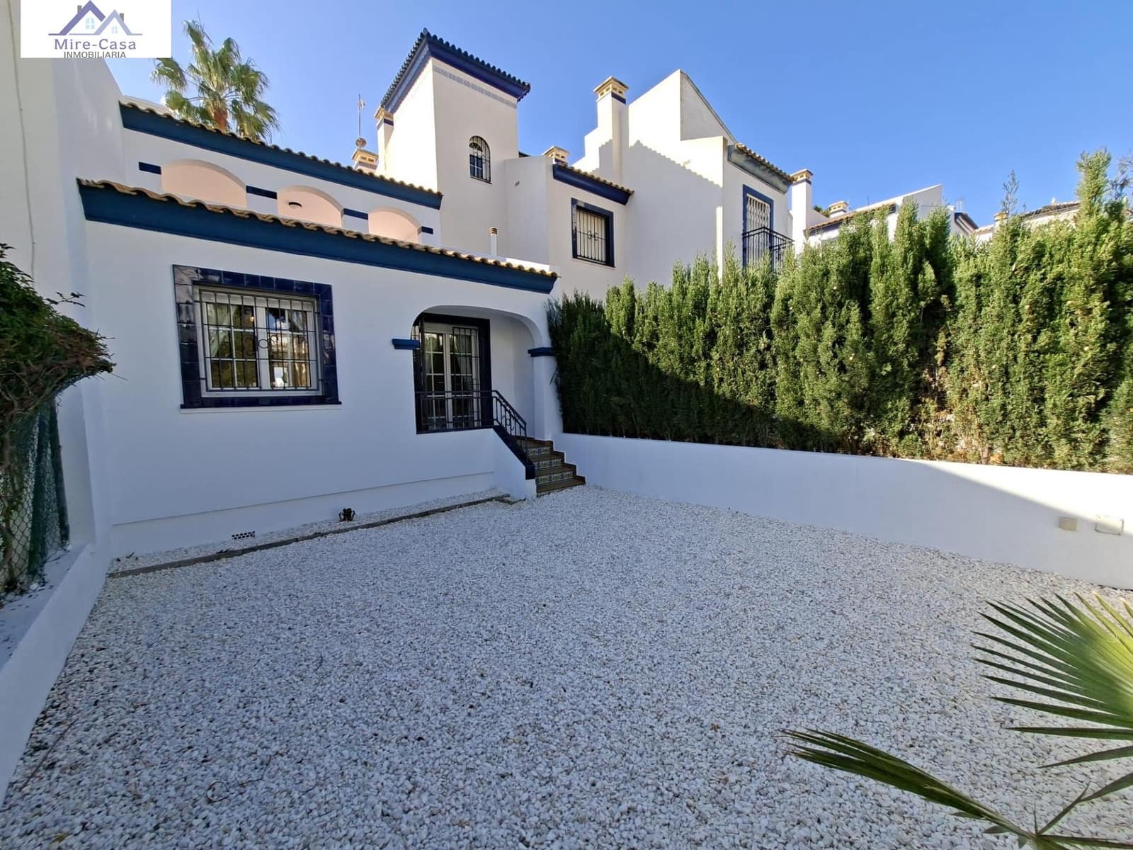 2 makuuhuone Bungalow myytävänä paikassa Orihuela Costa mukana uima-altaan - 229 000 € (Ref: 10032142)