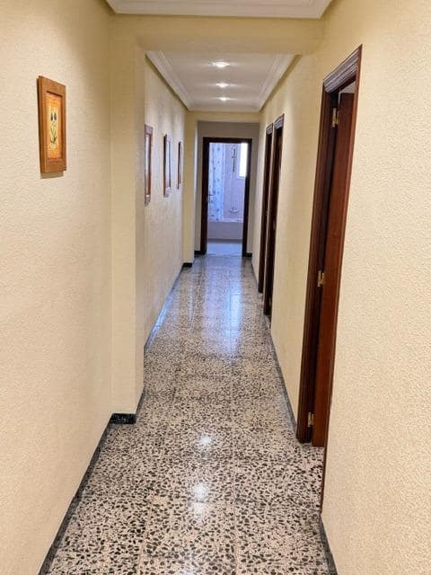 4 quarto Apartamento para arrendar em Elche / Elx - 850 € (Ref: 10059243)