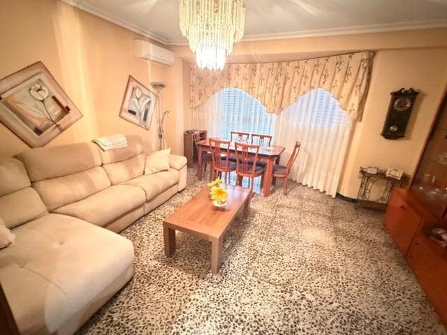 4 quarto Apartamento para arrendar em Elche / Elx - 850 € (Ref: 10059243)