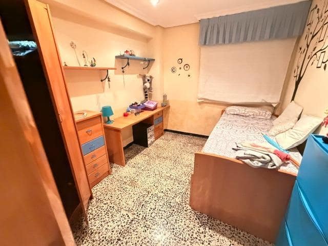 4 quarto Apartamento para arrendar em Elche / Elx - 850 € (Ref: 10059243)