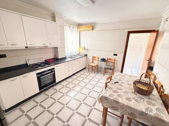 4 quarto Apartamento para arrendar em Elche / Elx - 850 € (Ref: 10059243)