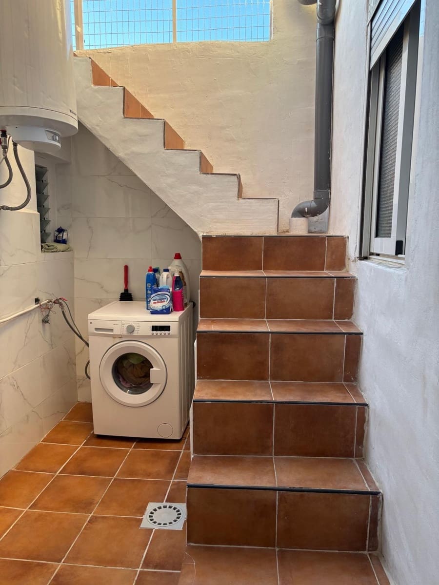 3 bedroom Flat for sale in Elche / Elx - € 133,000 (Ref: 10129660)