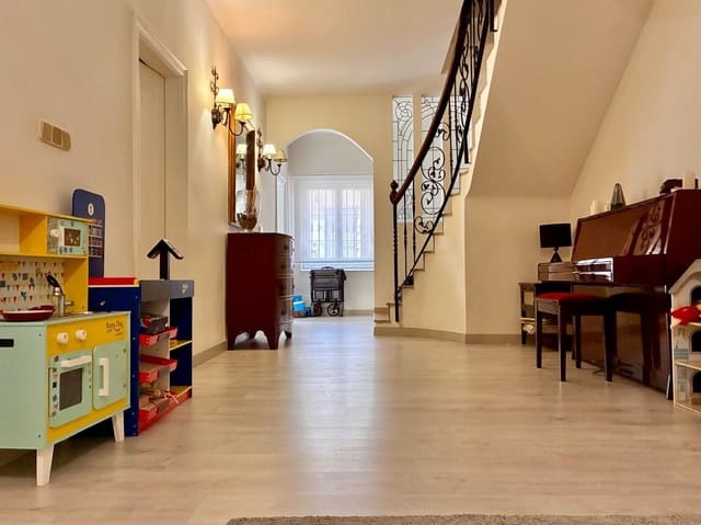 6 slaapkamer Appartement te koop in Guardamar del Segura met garage - € 349.900 (Ref: 10047439)