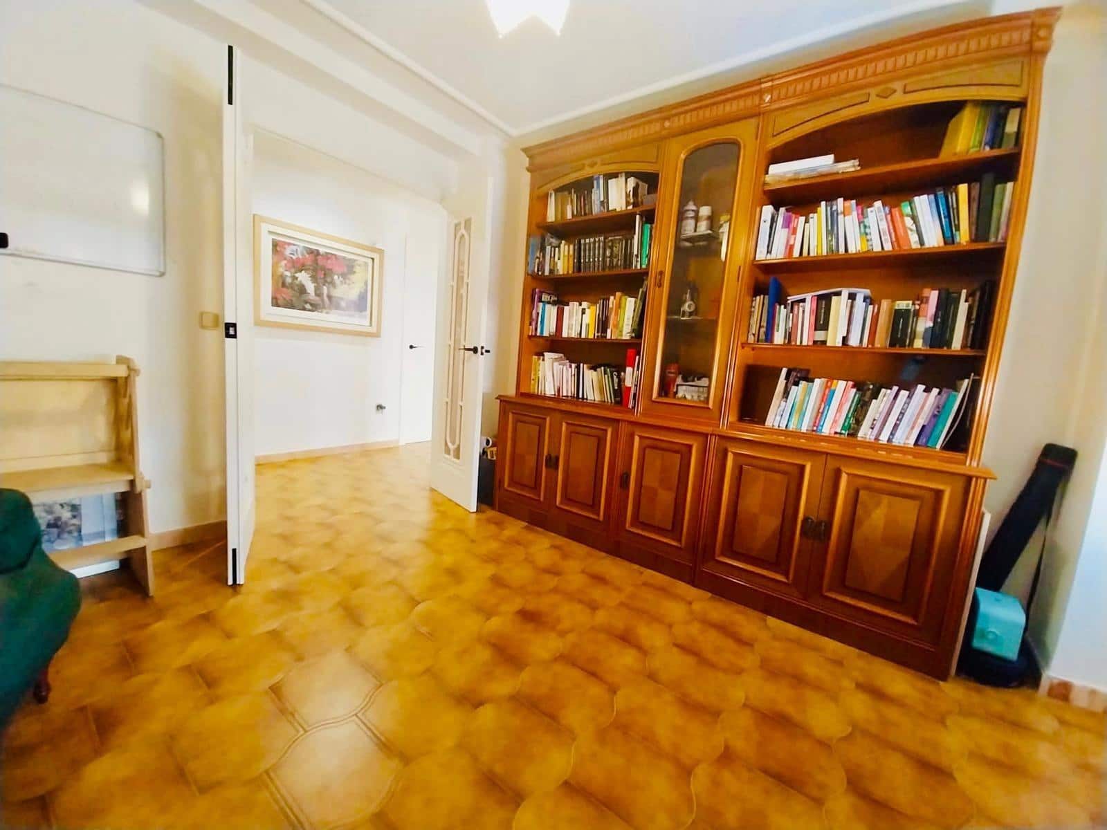 6 soverom Leilighet til salgs i Guardamar del Segura med garasje - € 349 900 (Ref: 10047439)
