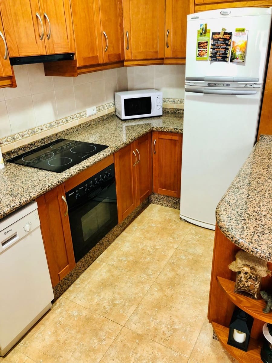 Appartement de 3 chambres à louer à Guardamar del Segura - 750 € (Ref: 10076526)