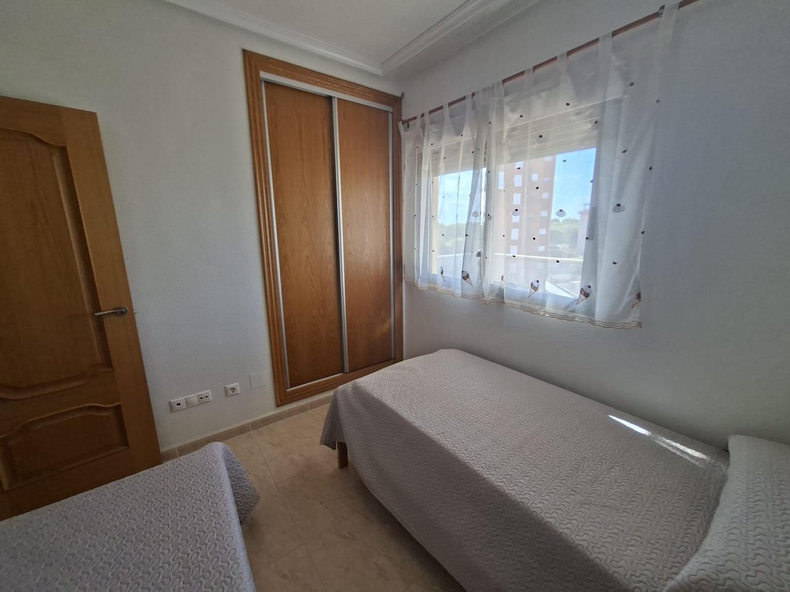 2 sovrum Lägenhet att hyra i Guardamar del Segura med pool garage - 750 € (Ref: 10076527)