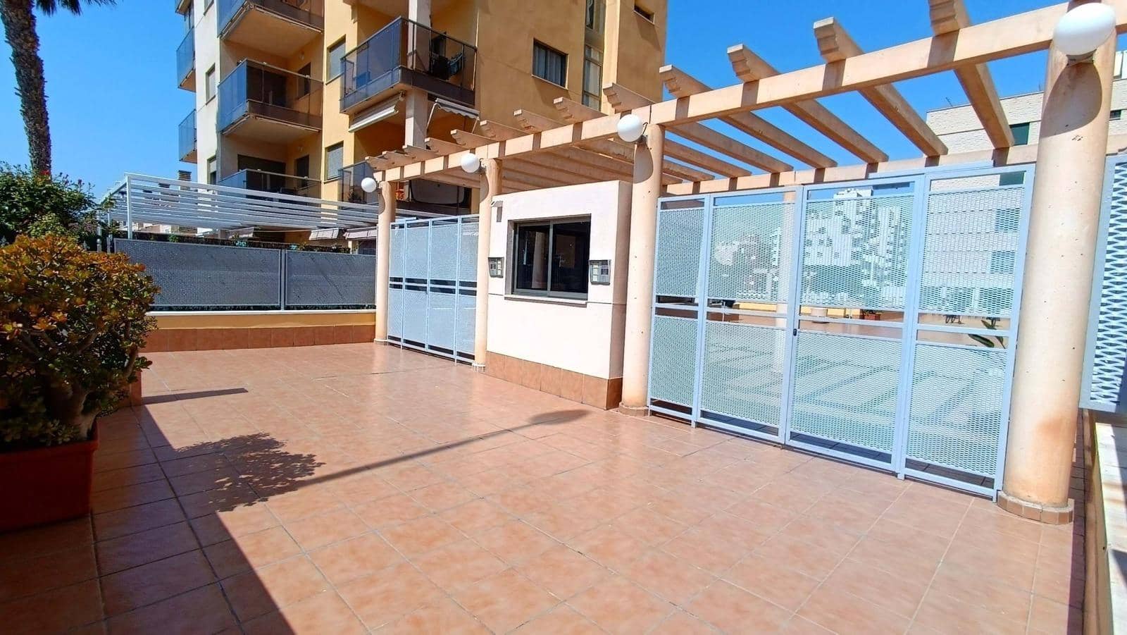 2 sovrum Lägenhet att hyra i Guardamar del Segura med pool garage - 750 € (Ref: 10076527)