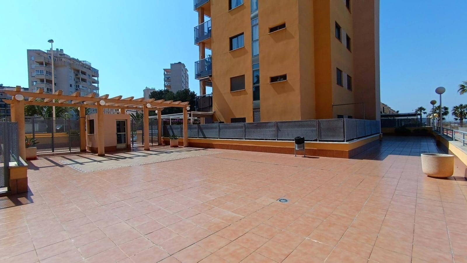 2 sovrum Lägenhet att hyra i Guardamar del Segura med pool garage - 750 € (Ref: 10076527)