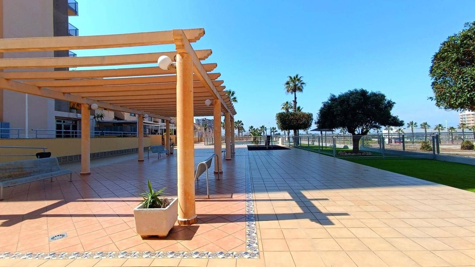 2 sovrum Lägenhet att hyra i Guardamar del Segura med pool garage - 750 € (Ref: 10076527)