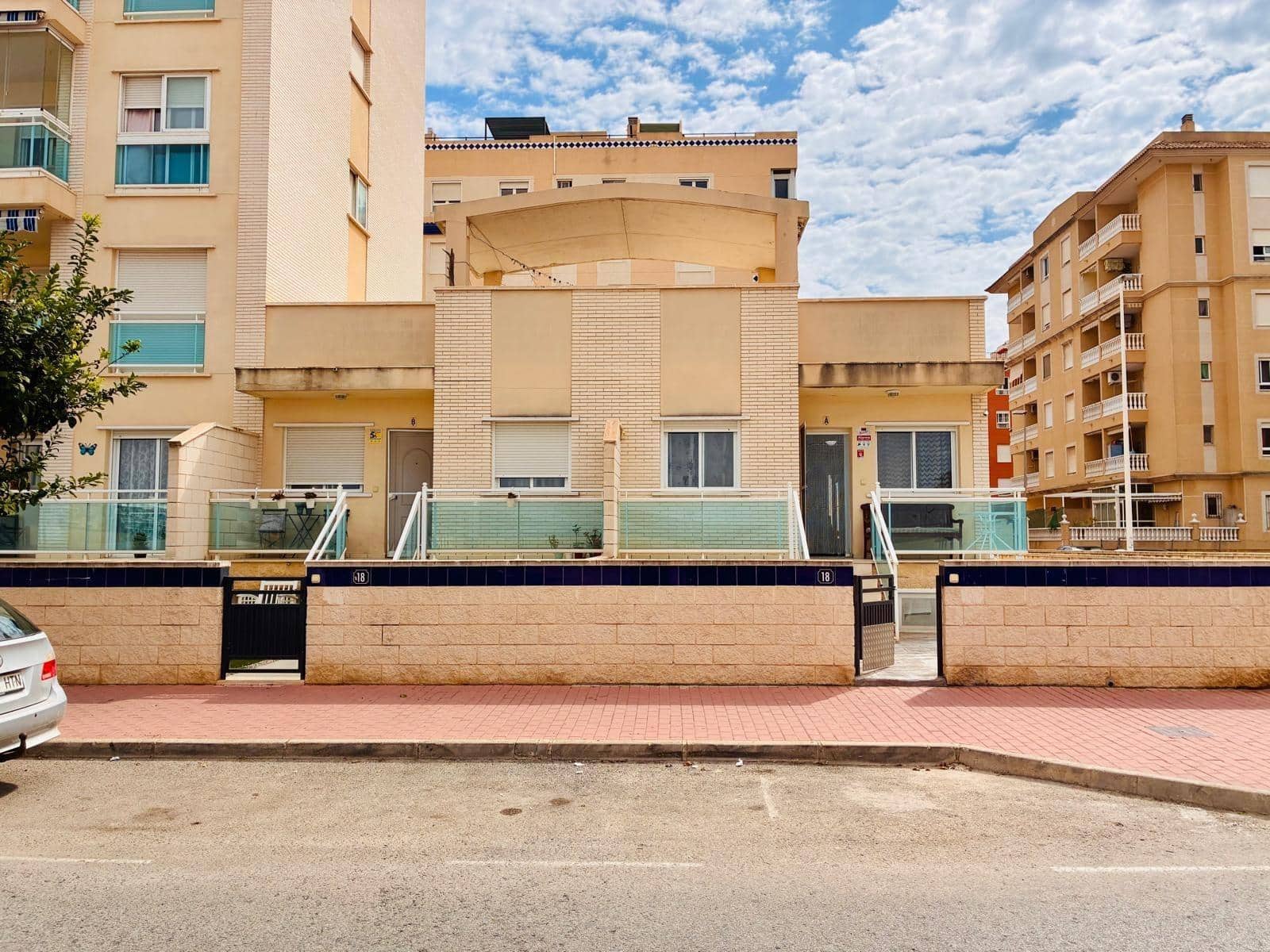 4 bedroom Bungalow for sale in Guardamar del Segura with pool garage - € 399,800 (Ref: 10129677)