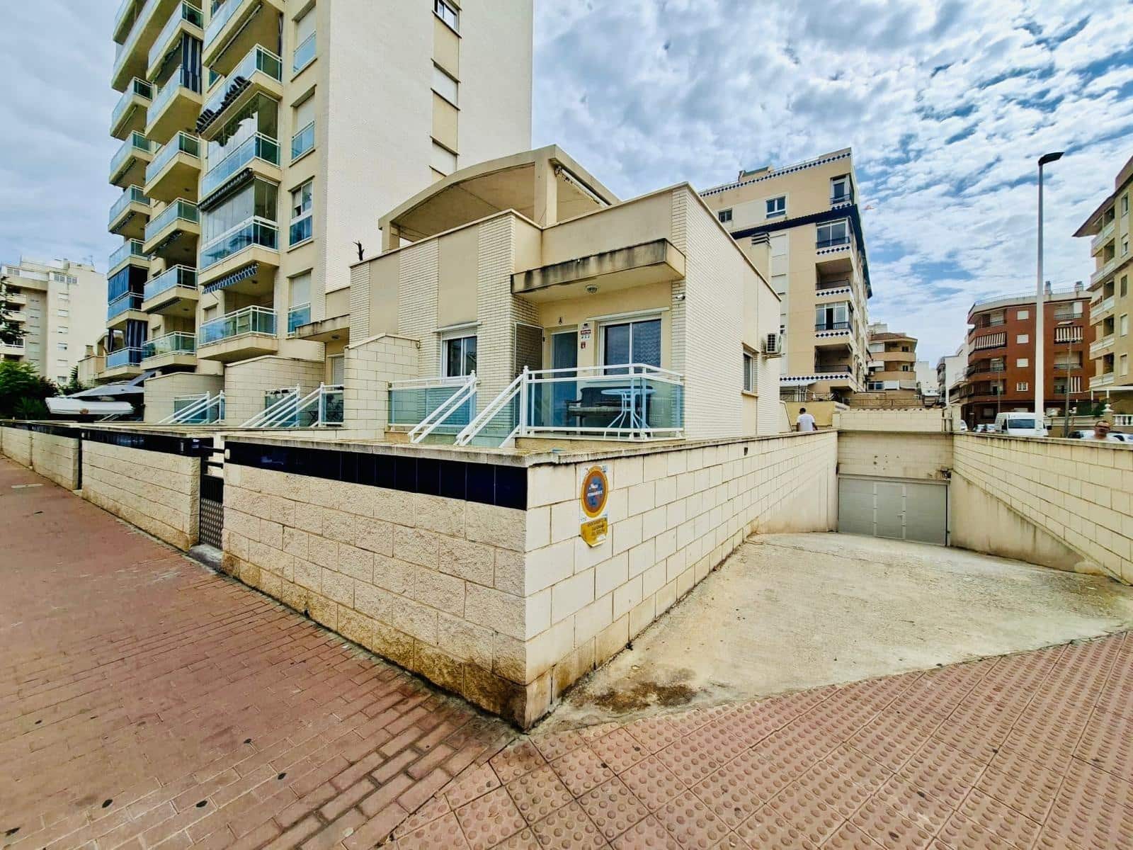 4 bedroom Bungalow for sale in Guardamar del Segura with pool garage - € 399,800 (Ref: 10129677)