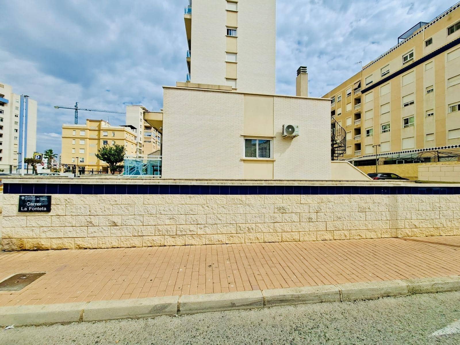 4 bedroom Bungalow for sale in Guardamar del Segura with pool garage - € 399,800 (Ref: 10129677)