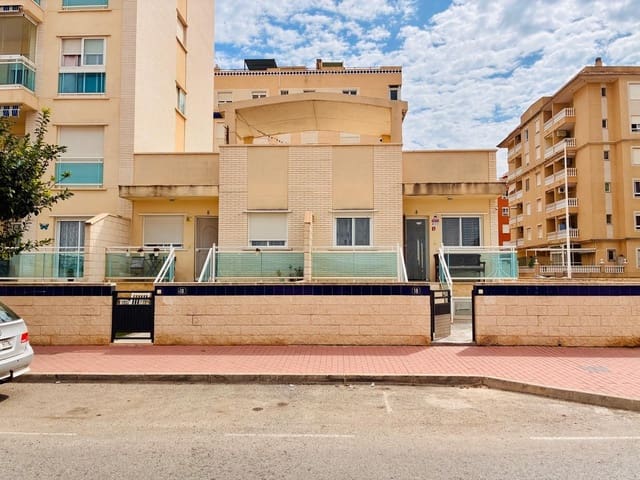 4 bedroom Bungalow for sale in Zona Pueblo, Guardamar del Segura with pool garage - € 399,800 (Ref: 10129677)
