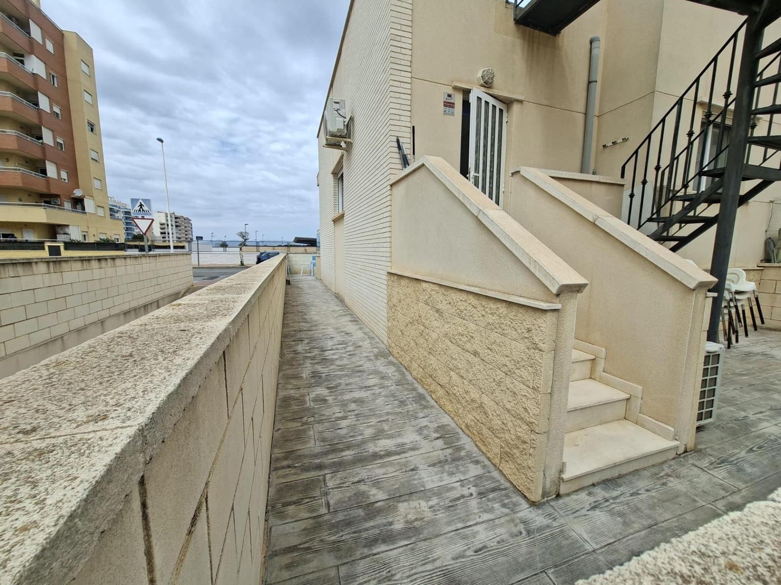 4 bedroom Bungalow for sale in Guardamar del Segura with pool garage - € 399,800 (Ref: 10129677)