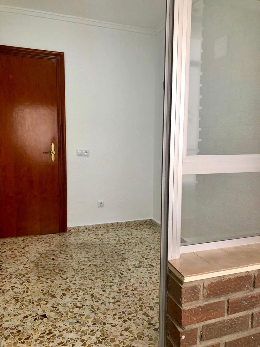 3 makuuhuone Asunto vuokrattavana paikassa Guardamar del Segura mukana 
autotalli - 700 € (Ref: 10174071)