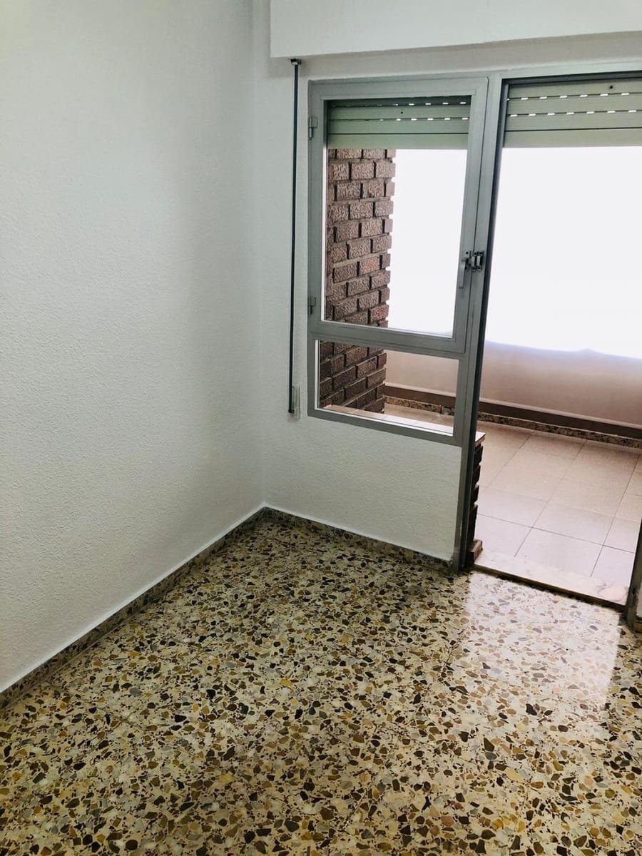 3 makuuhuone Asunto vuokrattavana paikassa Guardamar del Segura mukana 
autotalli - 700 € (Ref: 10174071)