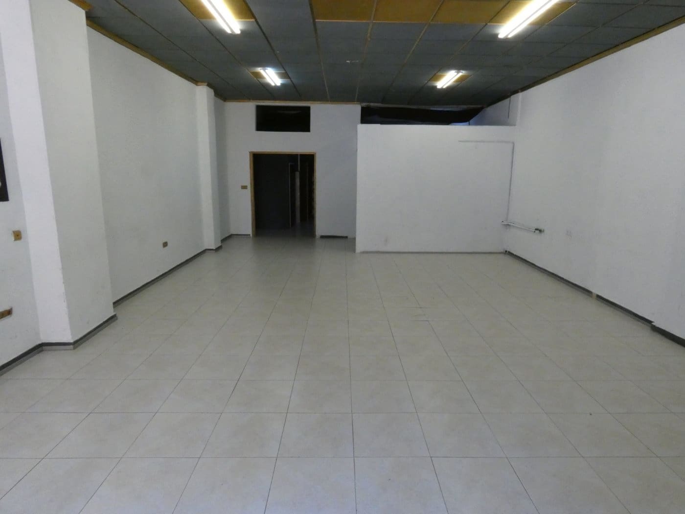 Commercial for sale in Guardamar del Segura - € 180,000 (Ref: 6393417)