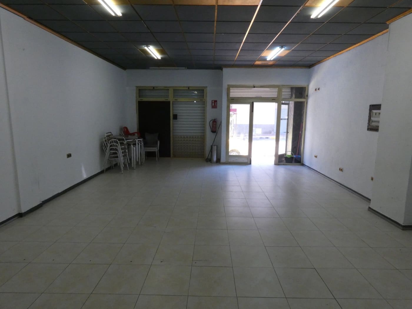 Commercial for sale in Guardamar del Segura - € 180,000 (Ref: 6393417)