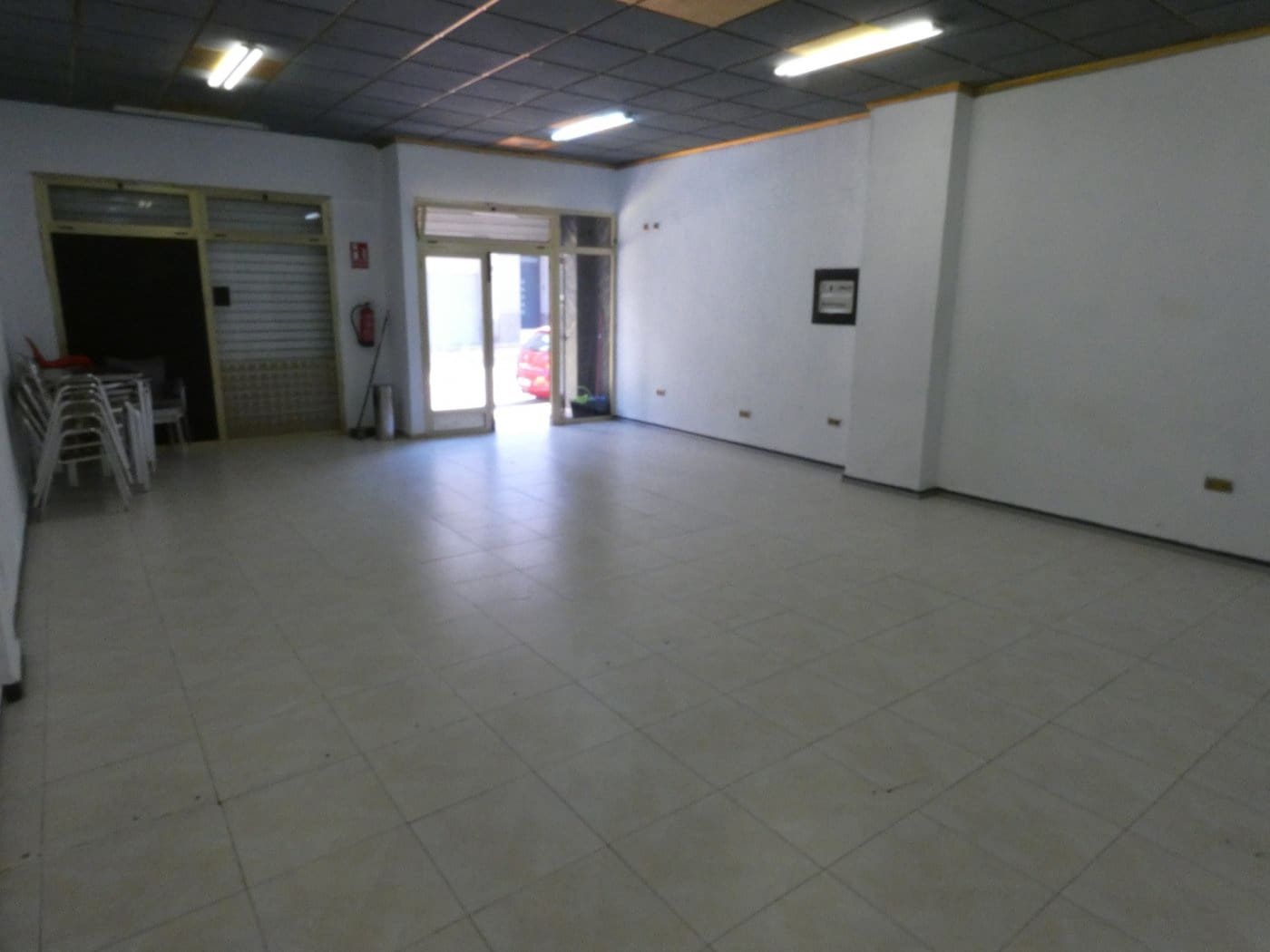 Commercial for sale in Guardamar del Segura - € 180,000 (Ref: 6393417)