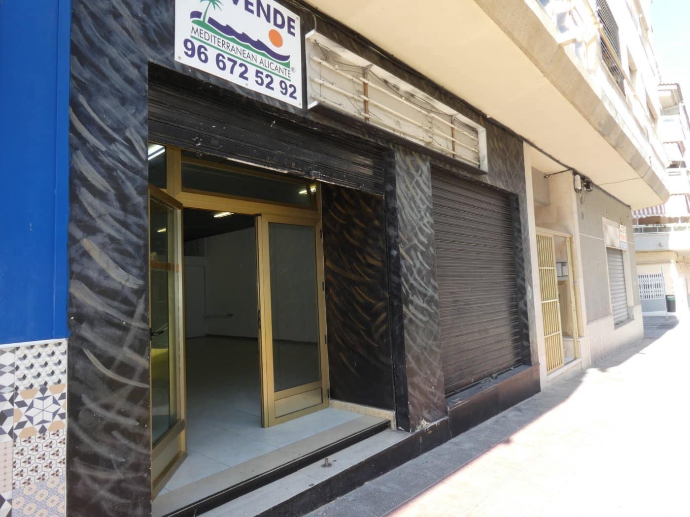 Commercial for sale in Guardamar del Segura - € 180,000 (Ref: 6393417)