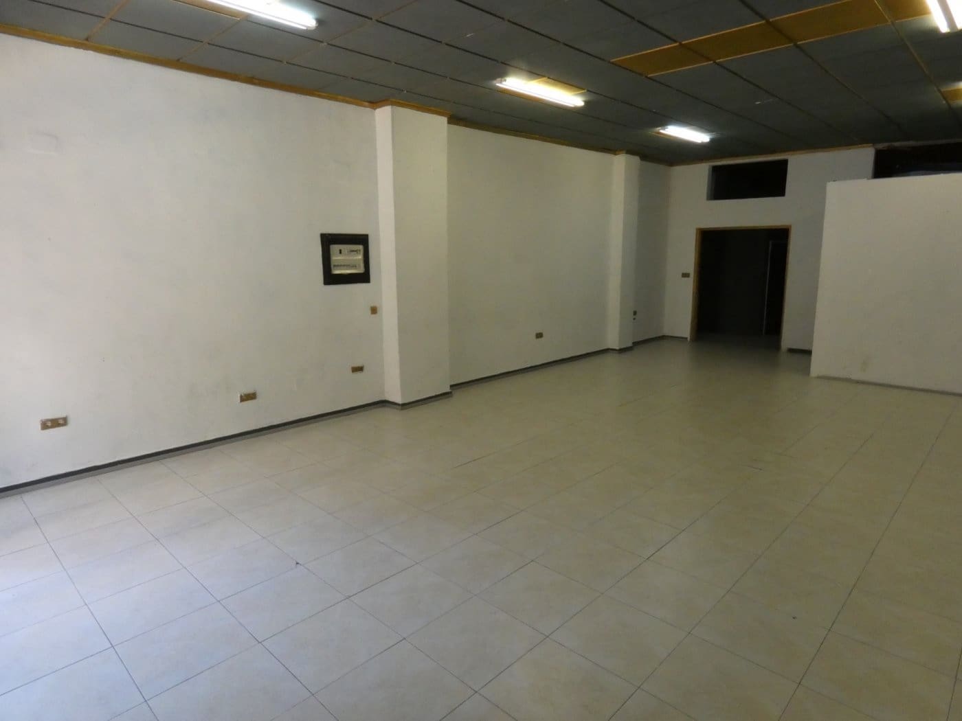 Commercial for sale in Guardamar del Segura - € 180,000 (Ref: 6393417)