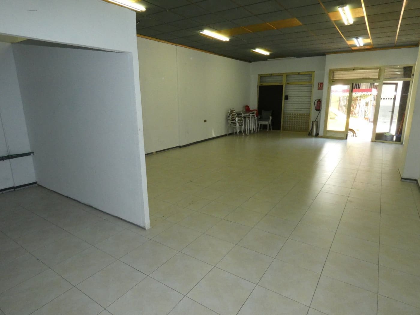 Commercial for sale in Guardamar del Segura - € 180,000 (Ref: 6393417)