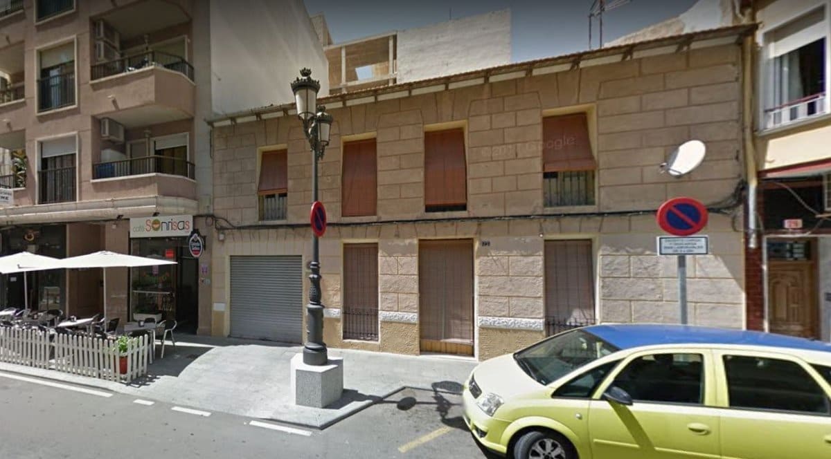 Townhouse for sale in Guardamar del Segura - € 750,000 (Ref: 6393426)