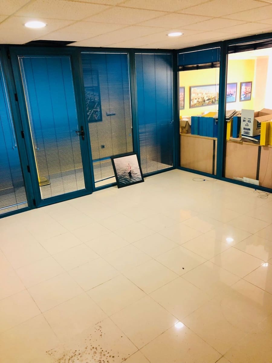 Kontor til salg i Guardamar del Segura - € 95.000 (Ref: 6894489)