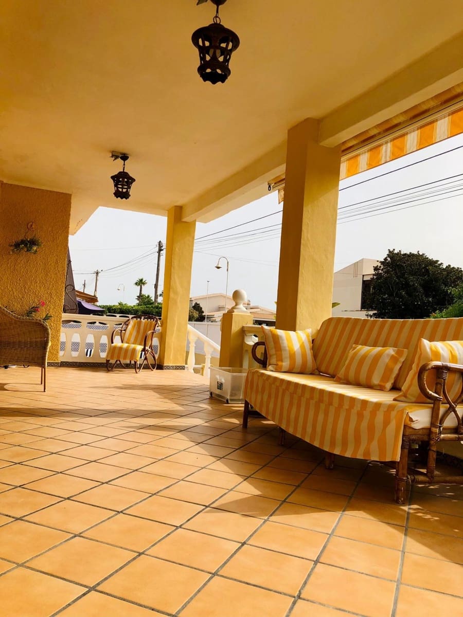 6 sypialnia Willa na sprzedaż w Guardamar del Segura z basenem garażem - 800 000 € (Ref: 7744014)