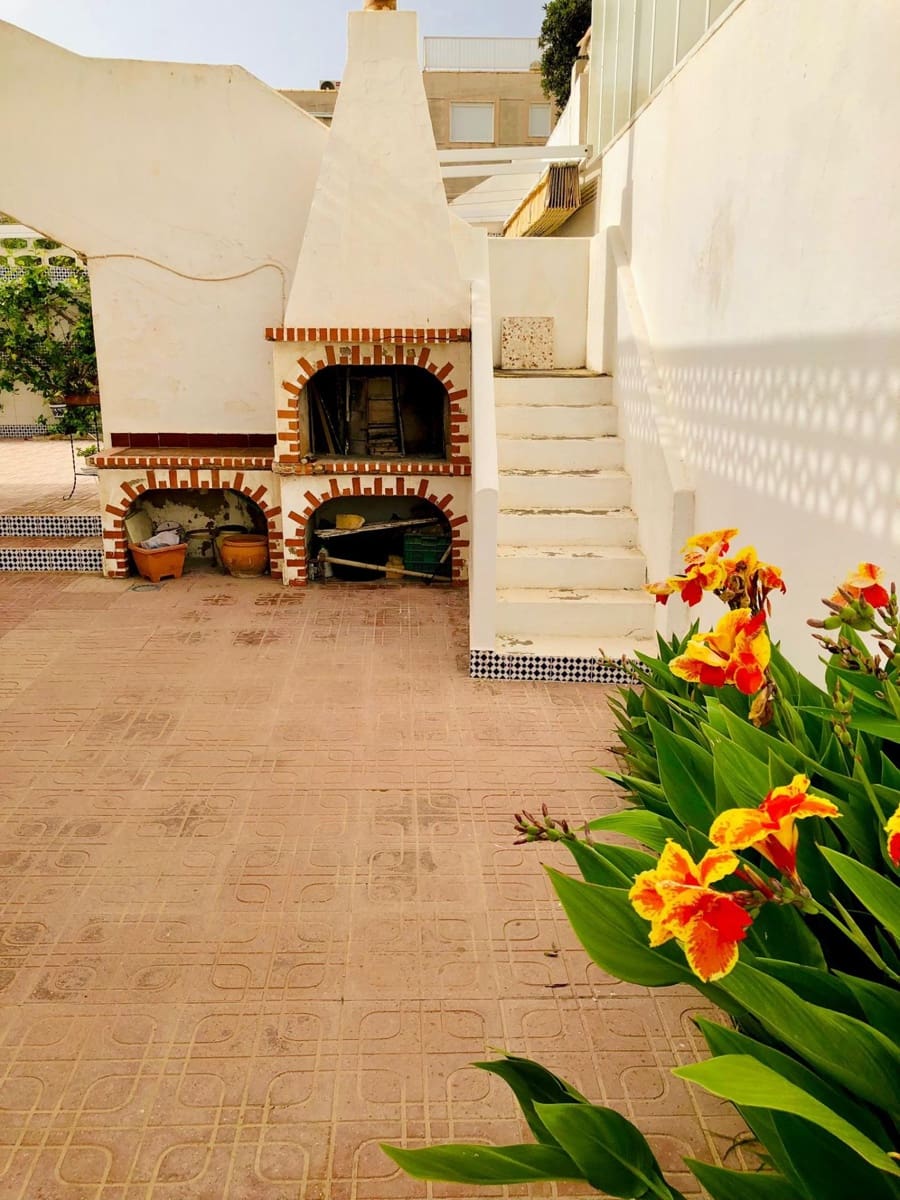 6 sypialnia Willa na sprzedaż w Guardamar del Segura z basenem garażem - 800 000 € (Ref: 7744014)