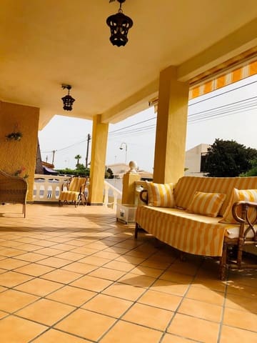 6 camera da letto Villa in vendita in Guardamar Playa, Guardamar del Segura con piscina garage - 800.000 € (Rif: 7744014)