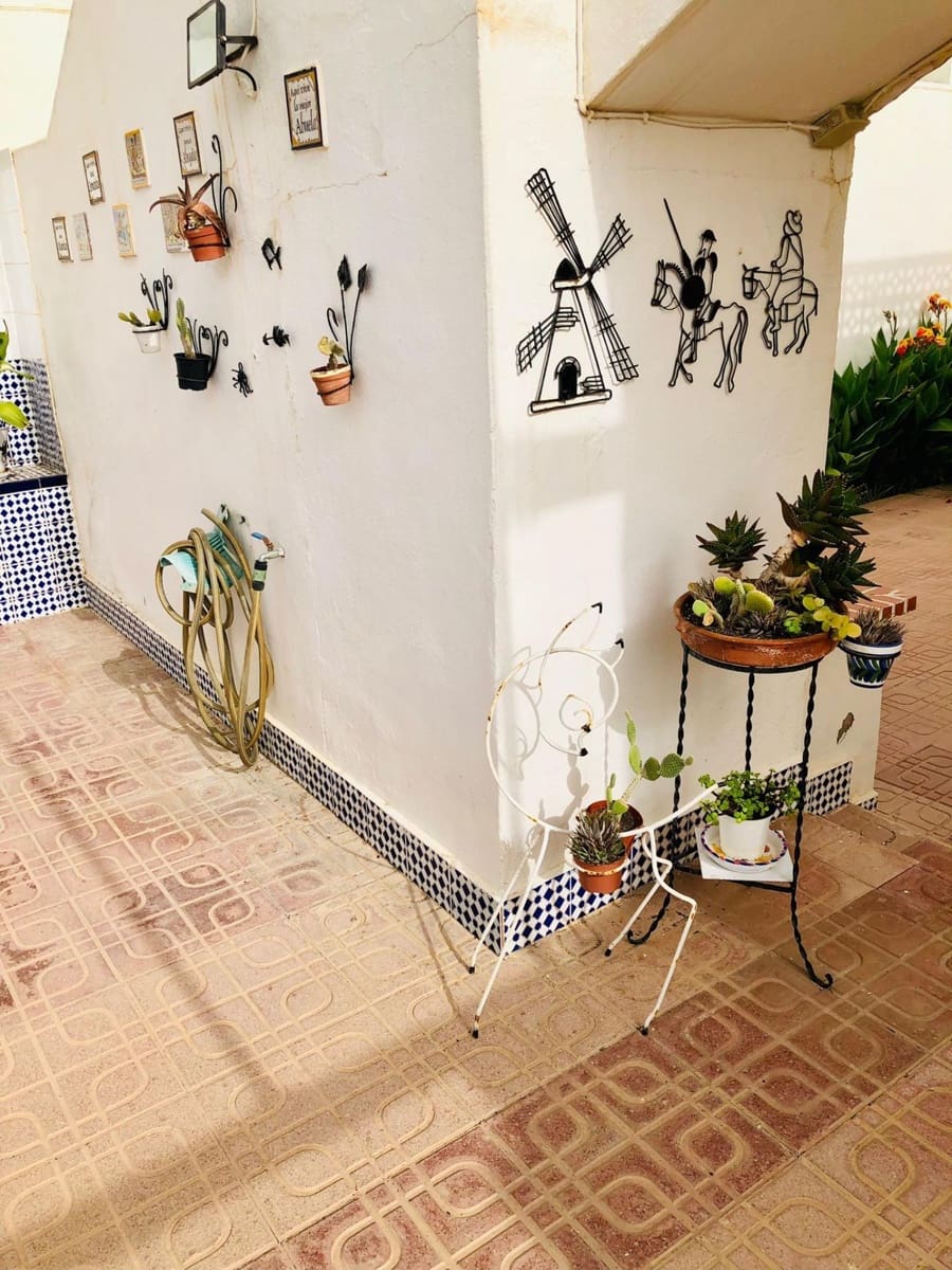 6 sypialnia Willa na sprzedaż w Guardamar del Segura z basenem garażem - 800 000 € (Ref: 7744014)