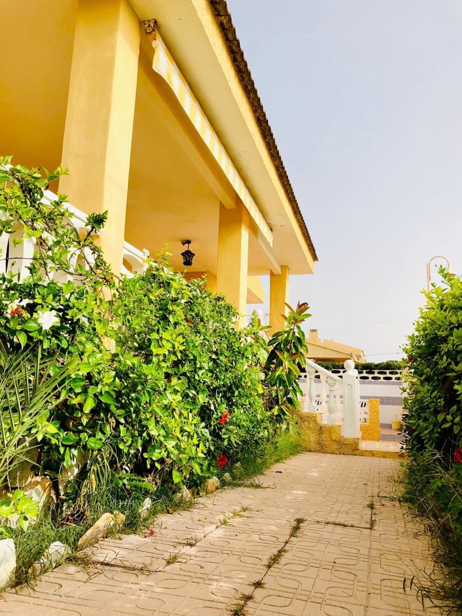 6 sypialnia Willa na sprzedaż w Guardamar del Segura z basenem garażem - 800 000 € (Ref: 7744014)