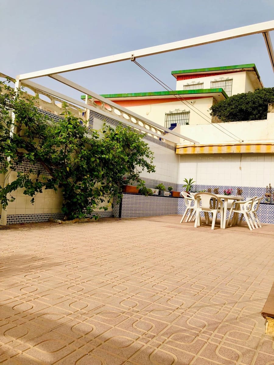 6 sypialnia Willa na sprzedaż w Guardamar del Segura z basenem garażem - 800 000 € (Ref: 7744014)