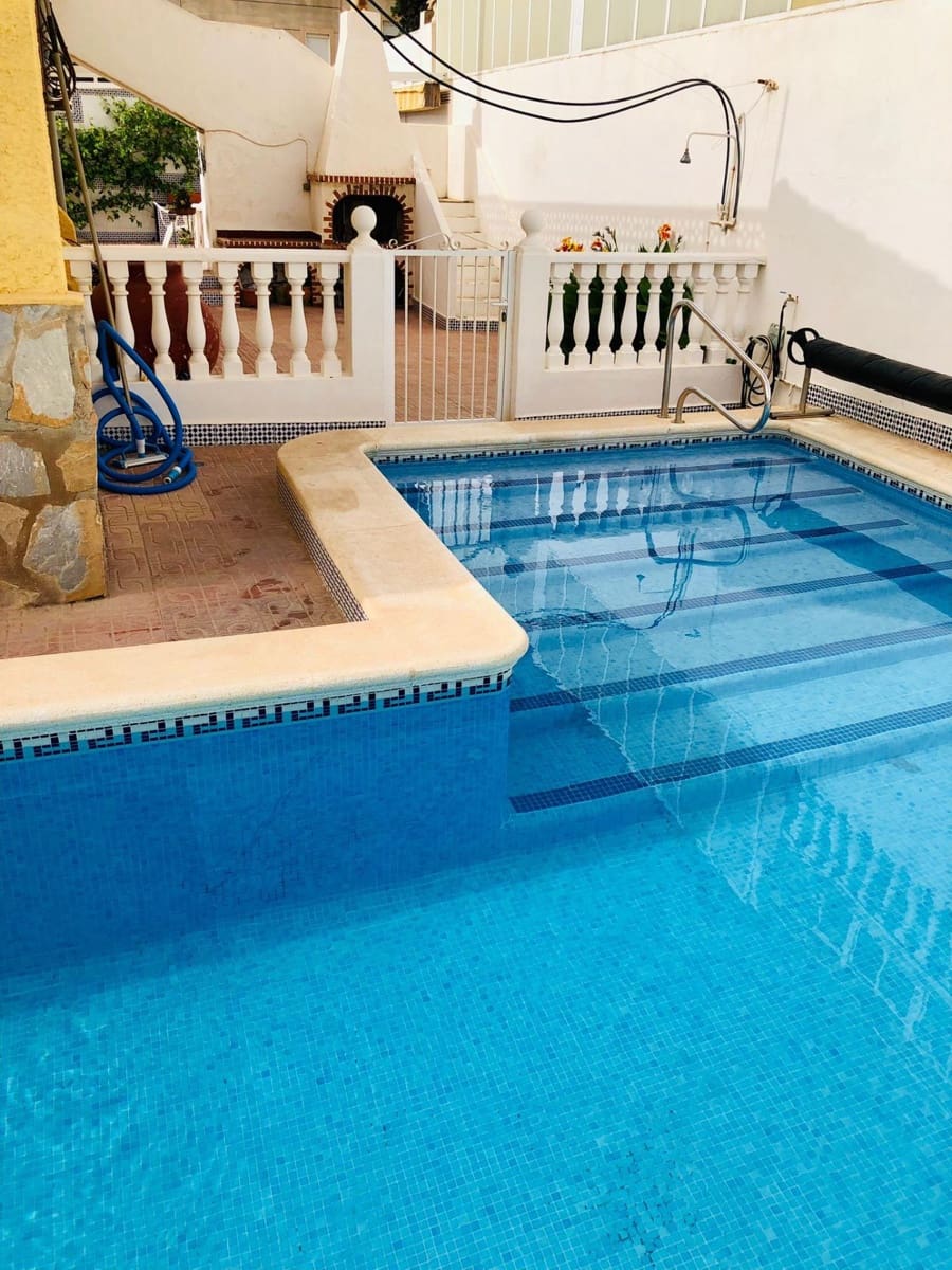 6 sypialnia Willa na sprzedaż w Guardamar del Segura z basenem garażem - 800 000 € (Ref: 7744014)