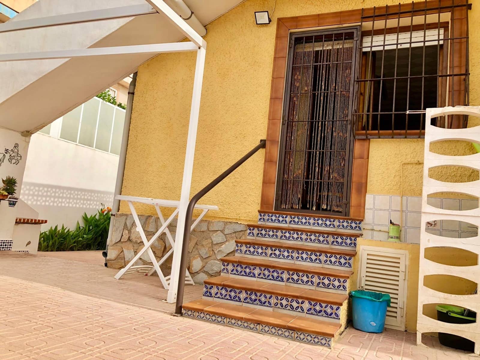 6 sypialnia Willa na sprzedaż w Guardamar del Segura z basenem garażem - 800 000 € (Ref: 7744014)