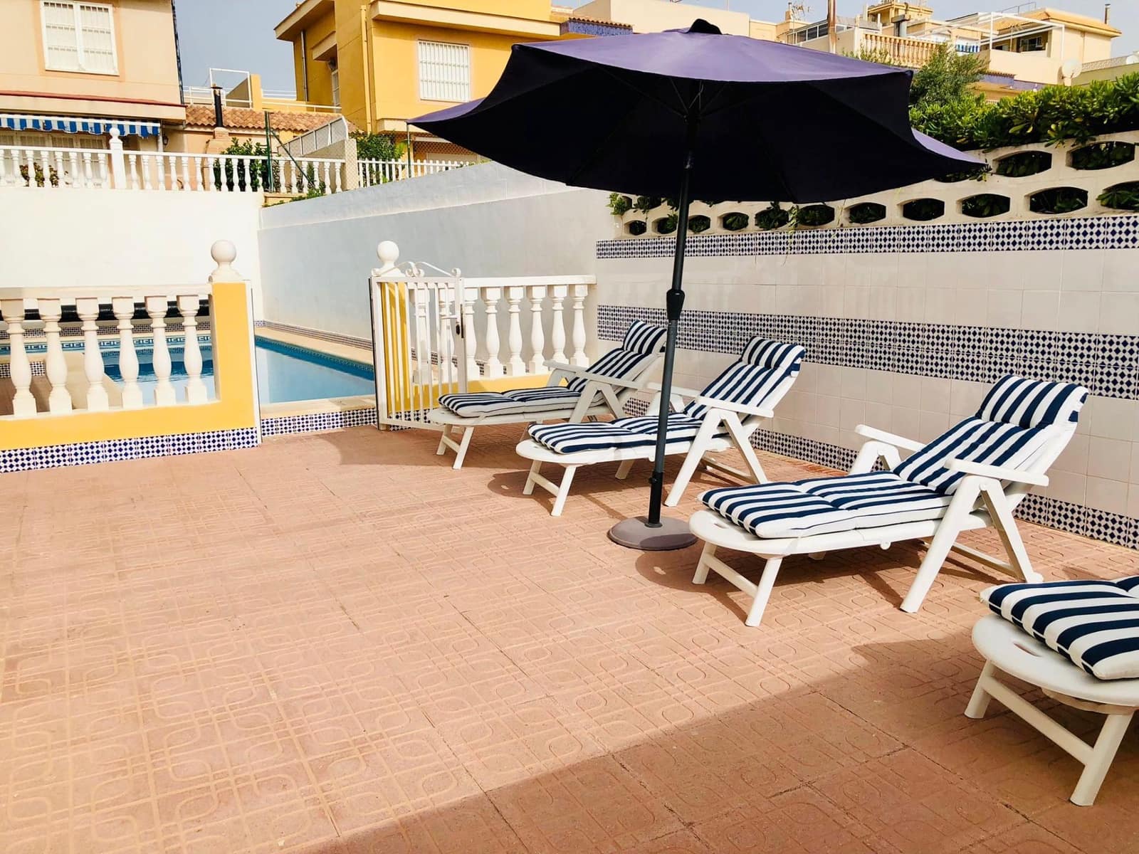 6 sypialnia Willa na sprzedaż w Guardamar del Segura z basenem garażem - 800 000 € (Ref: 7744014)