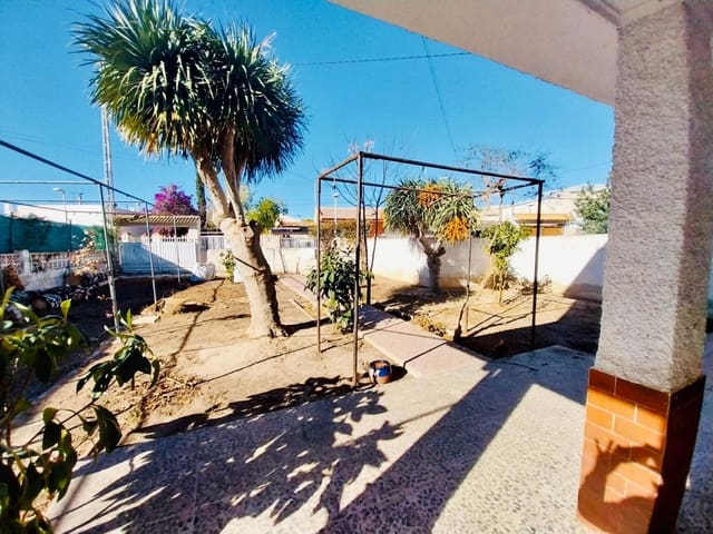 Chalet de 4 habitaciones en Guardamar del Segura en venta - 232.900 € (Ref: 8113097)