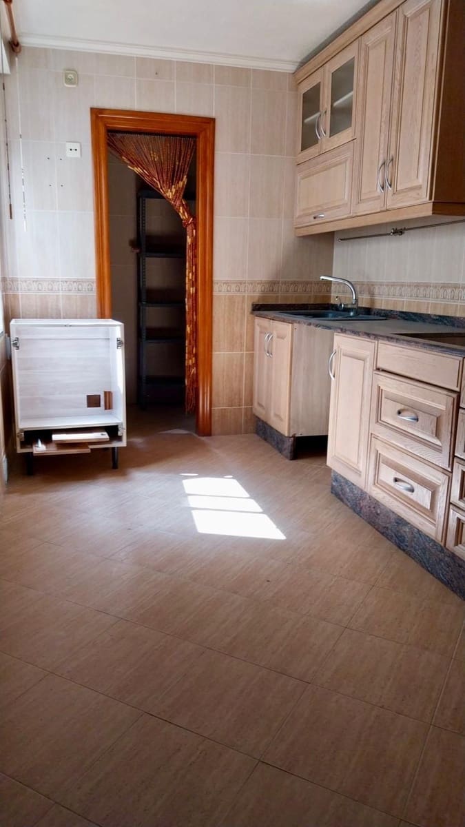 4 bedroom Apartment for sale in Guardamar del Segura - € 176,900 (Ref: 8526961)